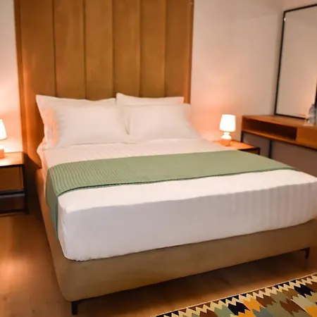313 Center Otel