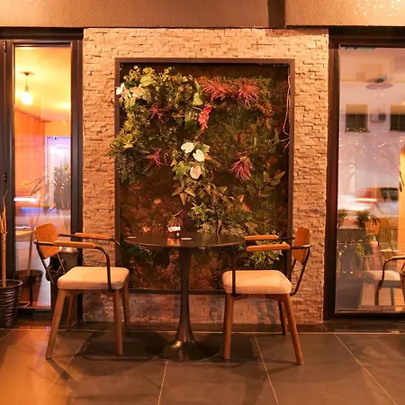 313 Center Szálloda Tirana