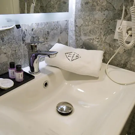 313 Center Szálloda Tirana