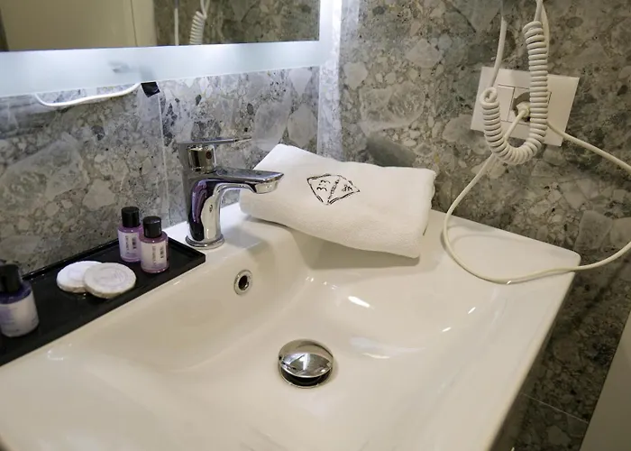 313 Center ホテル ティラナ